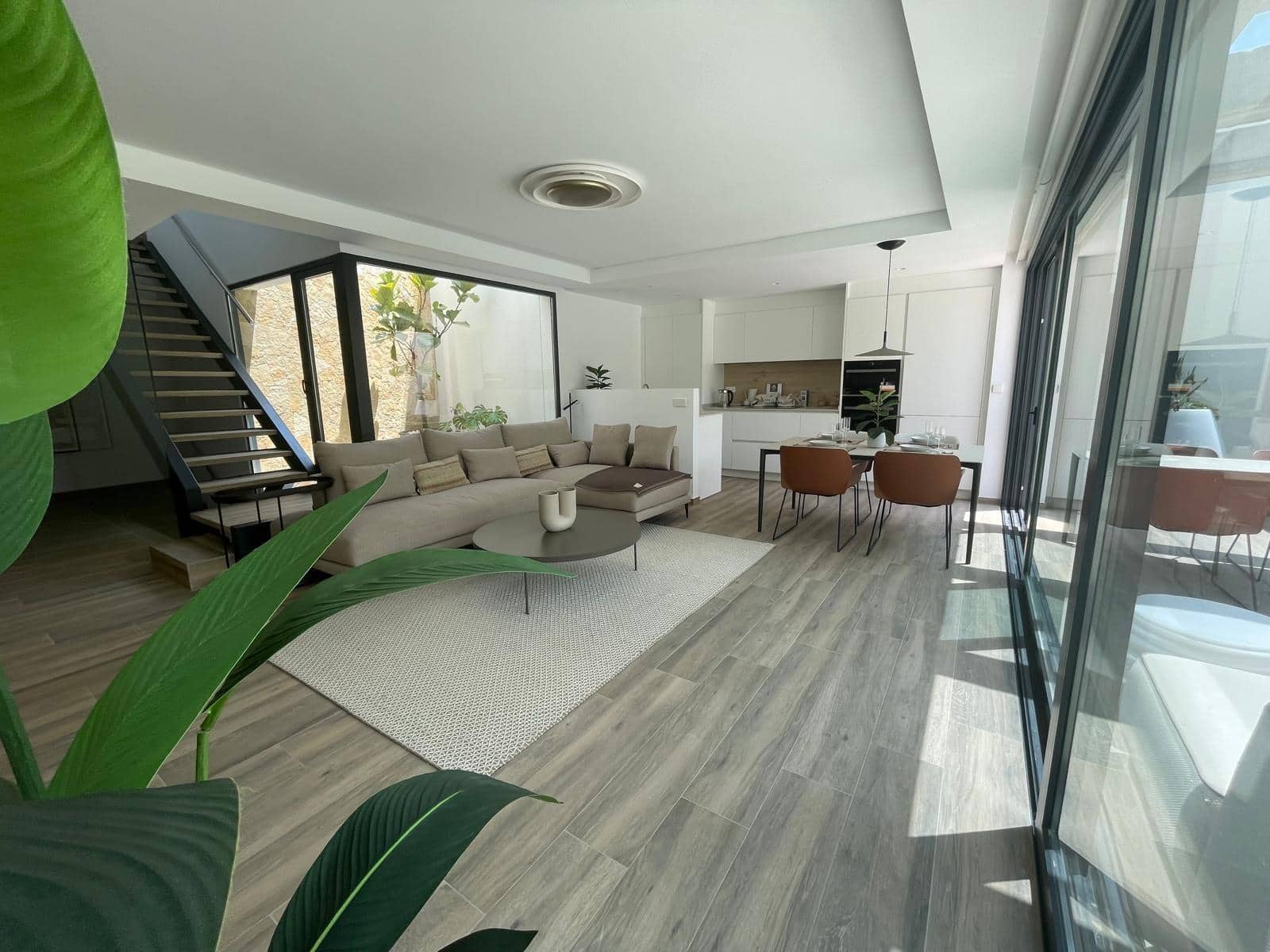 3 bedroom Villa for rent in Monforte del Cid with pool garage - € 3,250 (Ref: 9048927)