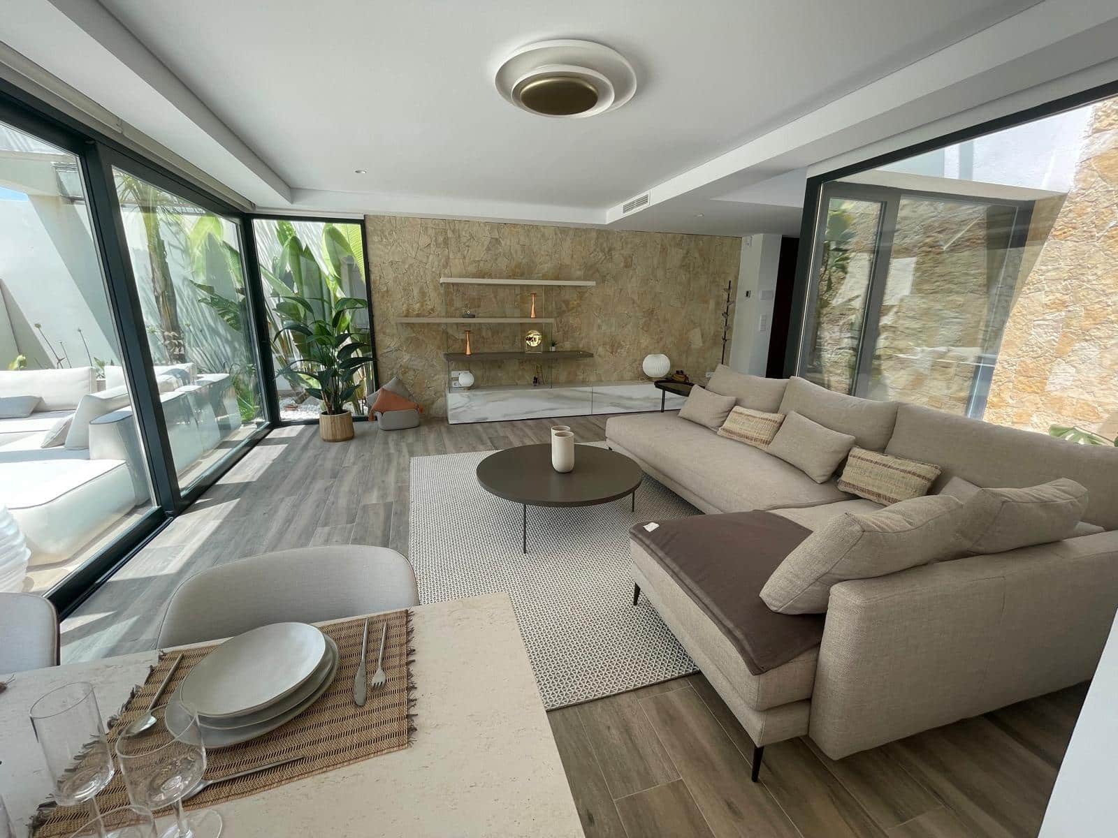 3 bedroom Villa for rent in Monforte del Cid with pool garage - € 3,250 (Ref: 9048927)