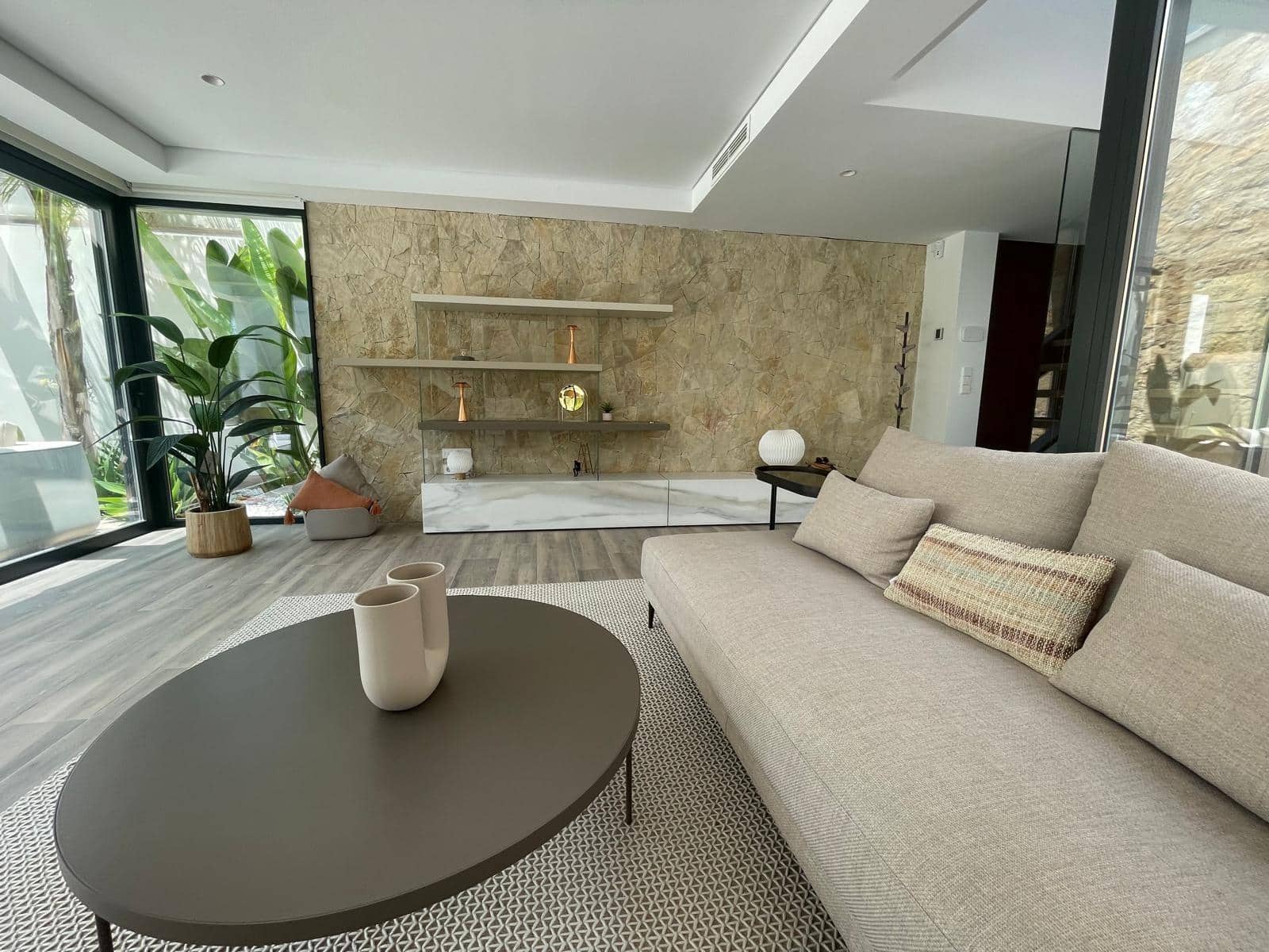 3 bedroom Villa for rent in Monforte del Cid with pool garage - € 3,250 (Ref: 9048927)