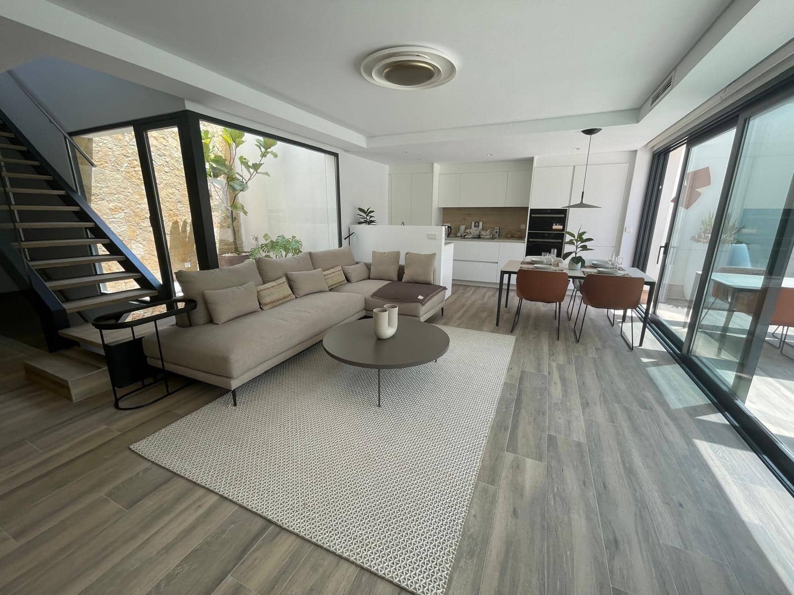 3 bedroom Villa for rent in Monforte del Cid with pool garage - € 3,250 (Ref: 9048927)