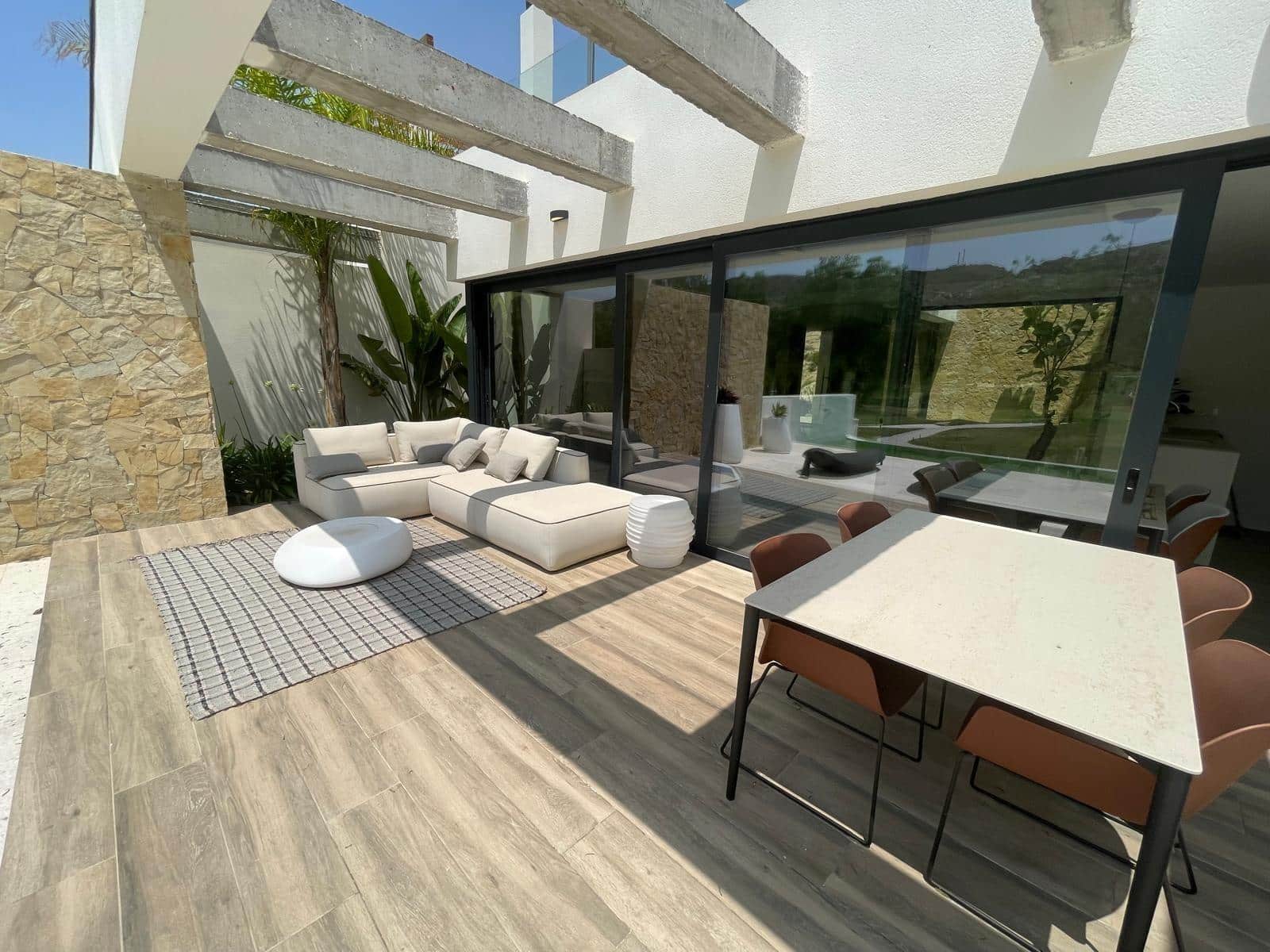 3 bedroom Villa for rent in Monforte del Cid with pool garage - € 3,250 (Ref: 9048927)