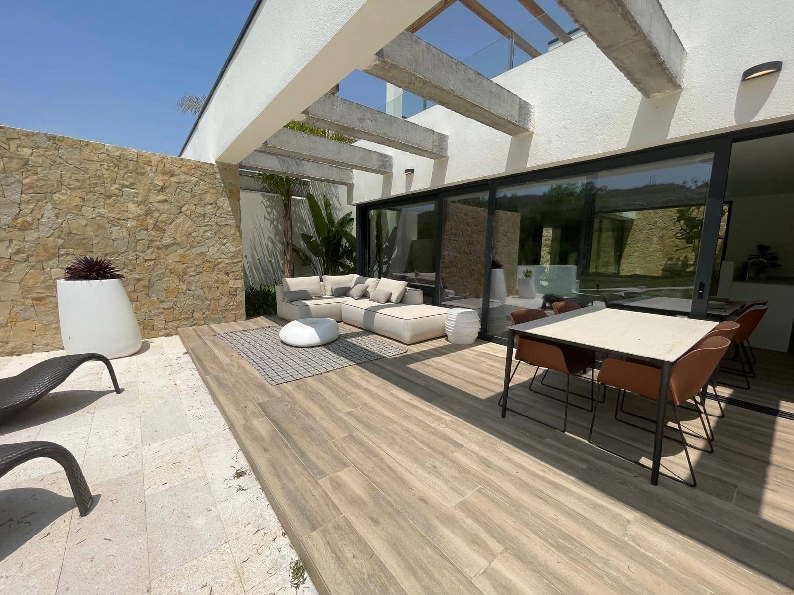 3 bedroom Villa for rent in Monforte del Cid with pool garage - € 3,250 (Ref: 9048927)