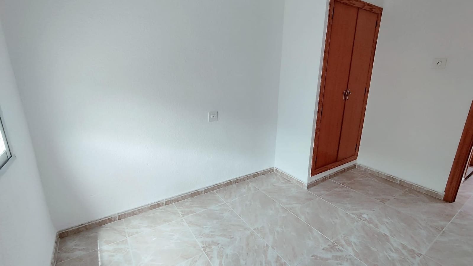 3 quarto Apartamento para arrendar em Alicante cidade - 850 € (Ref: 9051142)