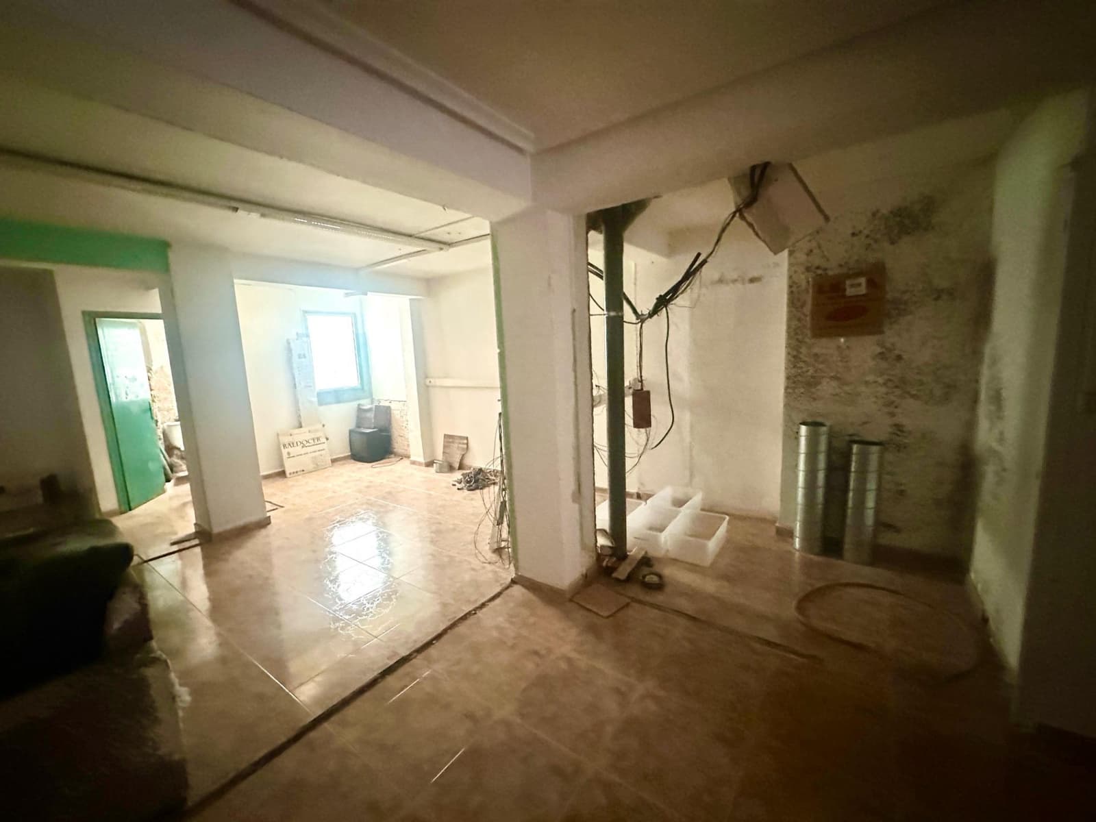 Kontor til salgs i Alicante by - € 165 000 (Ref: 9059486)