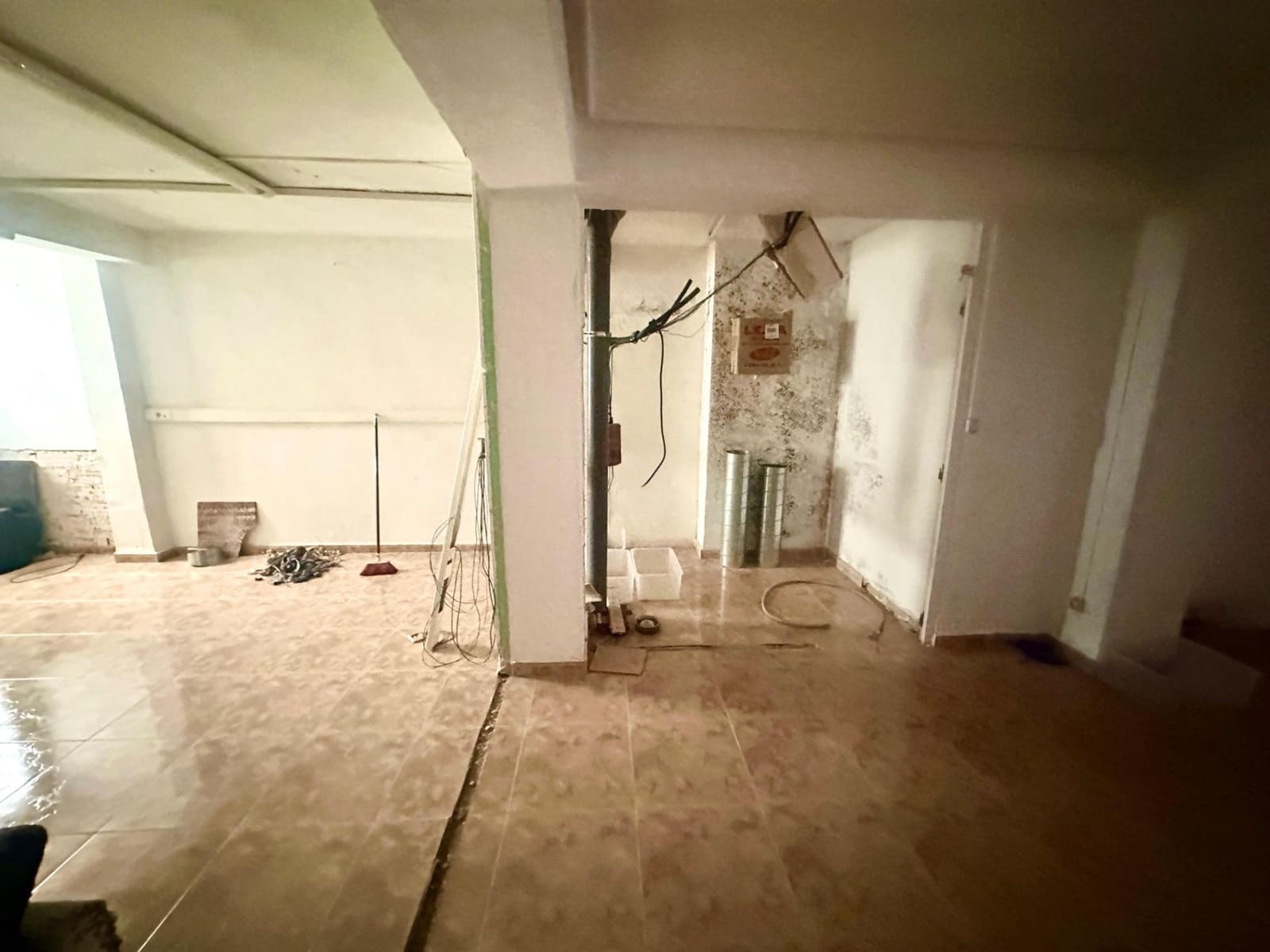 Kontor til salgs i Alicante by - € 165 000 (Ref: 9059486)