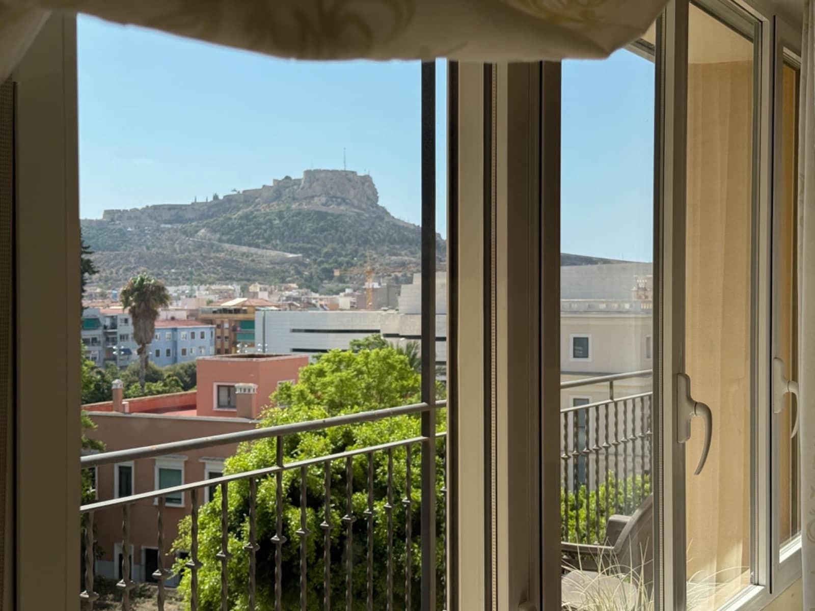 3 sovrum Lägenhet att hyra i Alicante stad med garage - 1 500 € (Ref: 9100825)