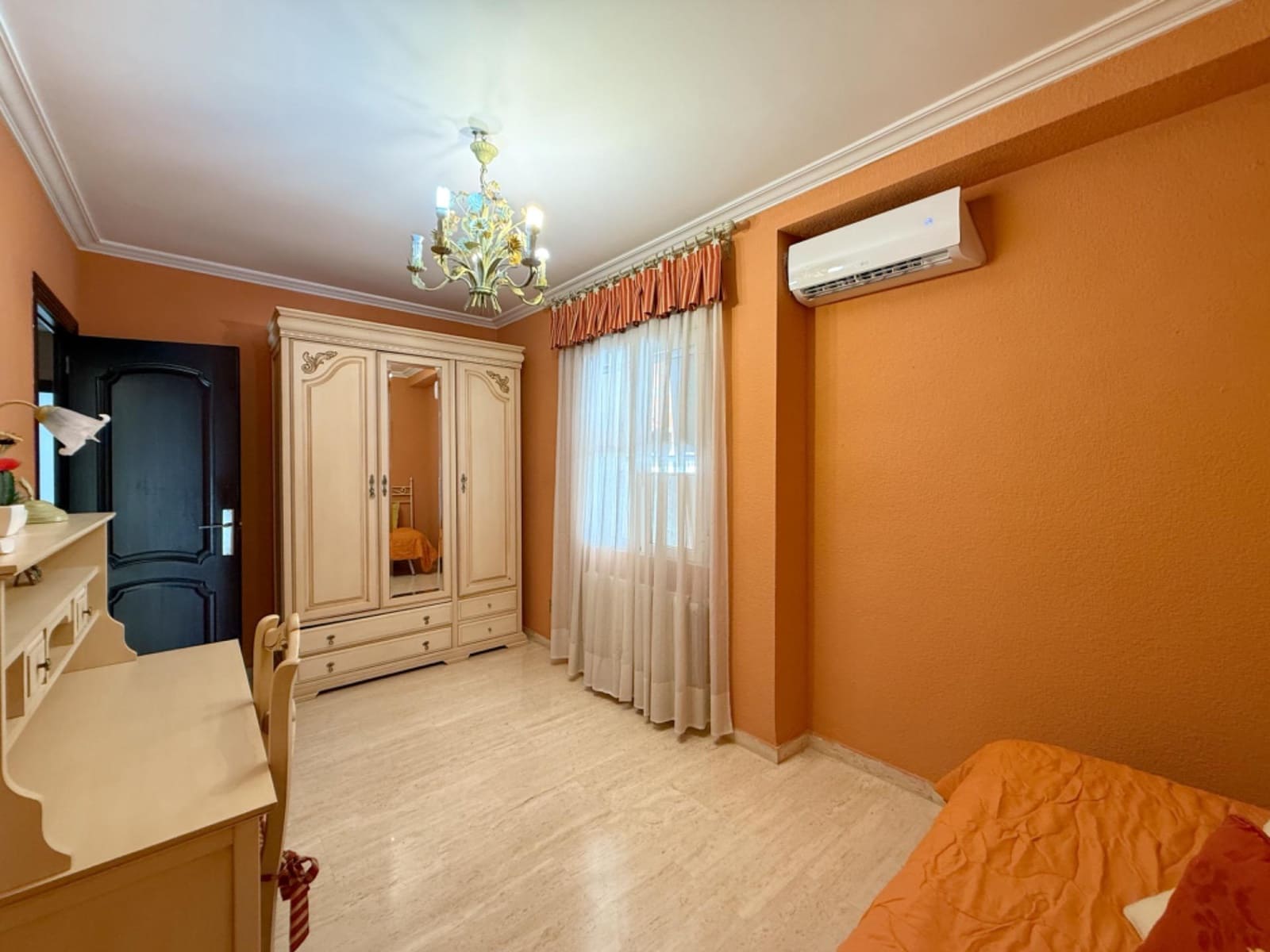 3 sovrum Lägenhet att hyra i Alicante stad med garage - 1 500 € (Ref: 9100825)