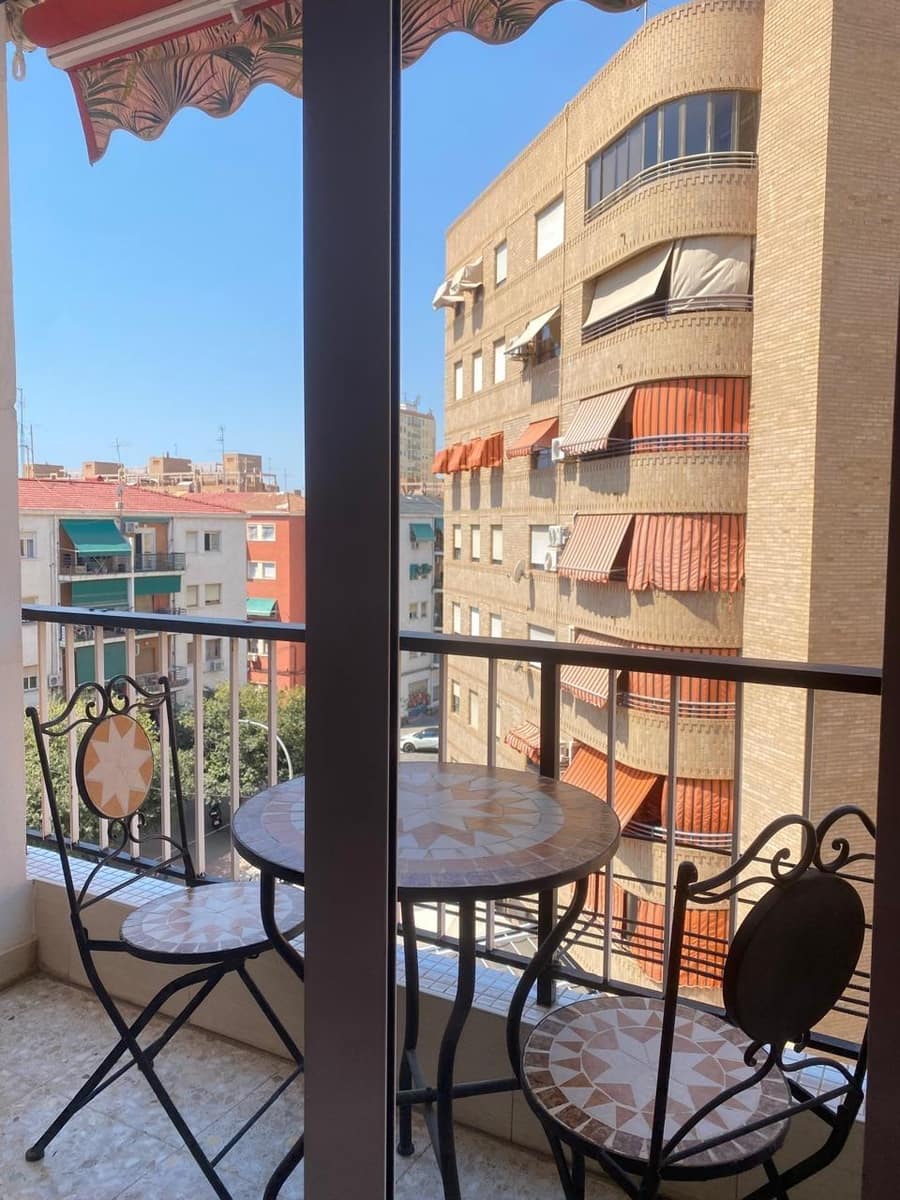 3 soverom Leilighet til leie i Alicante by - € 1 050 (Ref: 9116244)