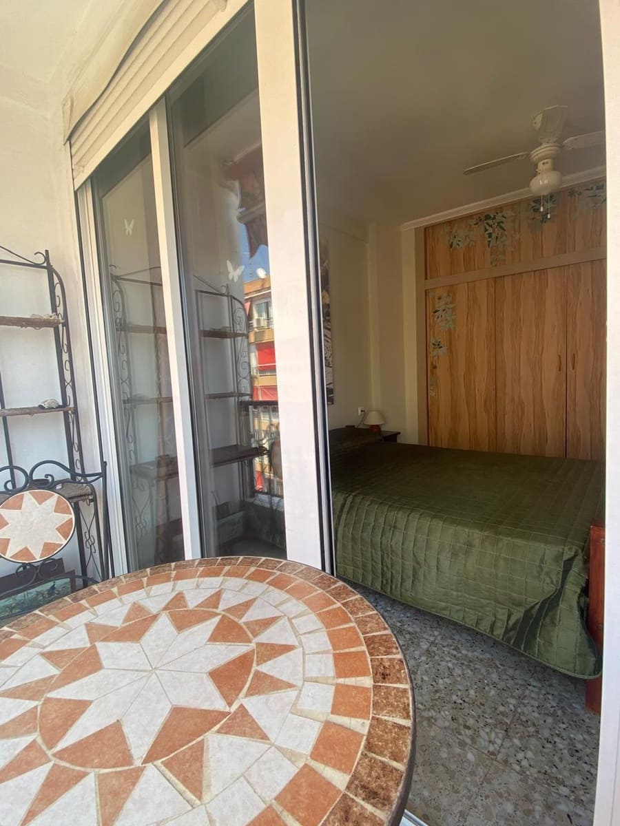 3 soverom Leilighet til leie i Alicante by - € 1 050 (Ref: 9116244)