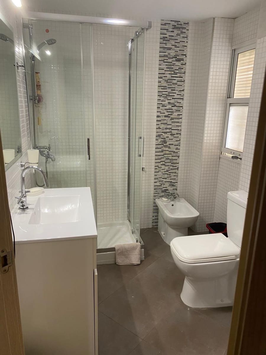 3 soverom Leilighet til leie i Alicante by - € 1 050 (Ref: 9116244)