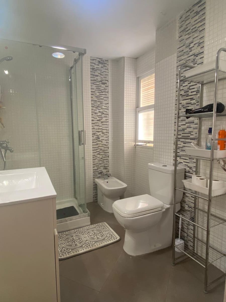 3 soverom Leilighet til leie i Alicante by - € 1 050 (Ref: 9116244)