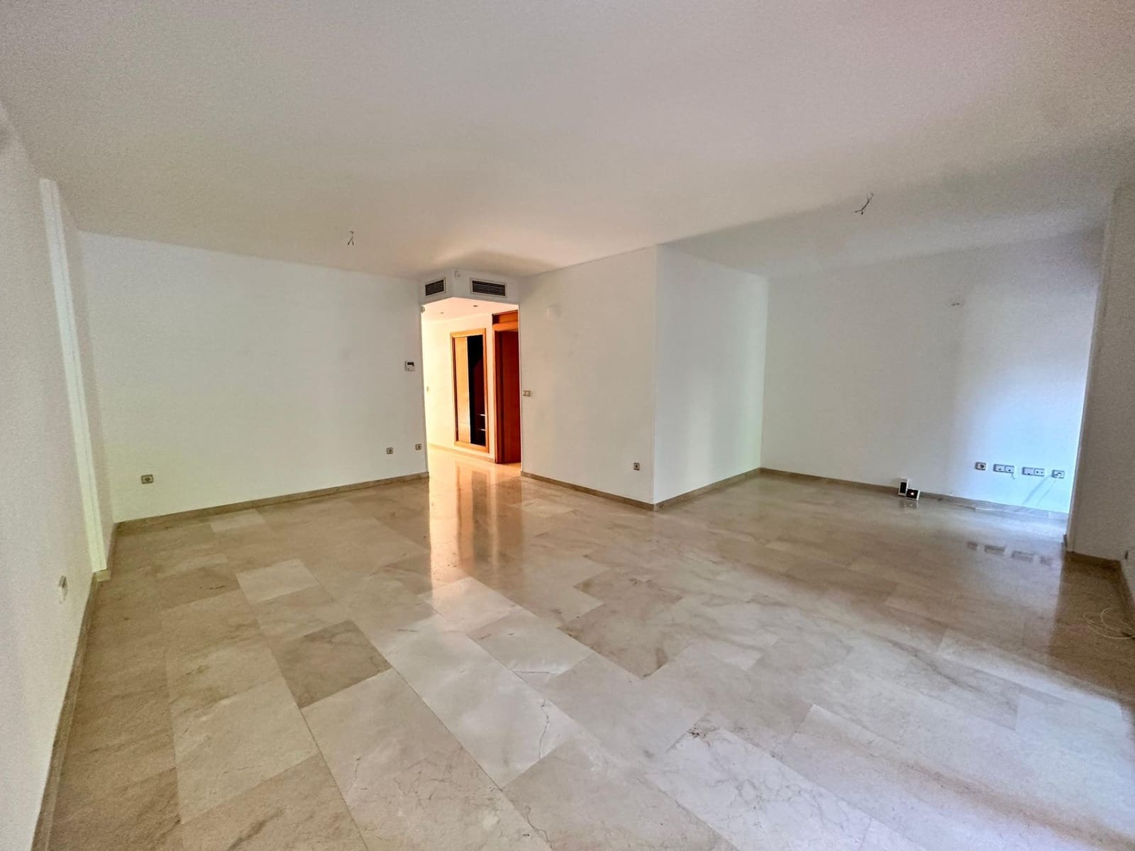 3 sypialnia Apartament do wynajęcia w Playa de San Juan z basenem garażem - 1 985 € (Ref: 9116248)