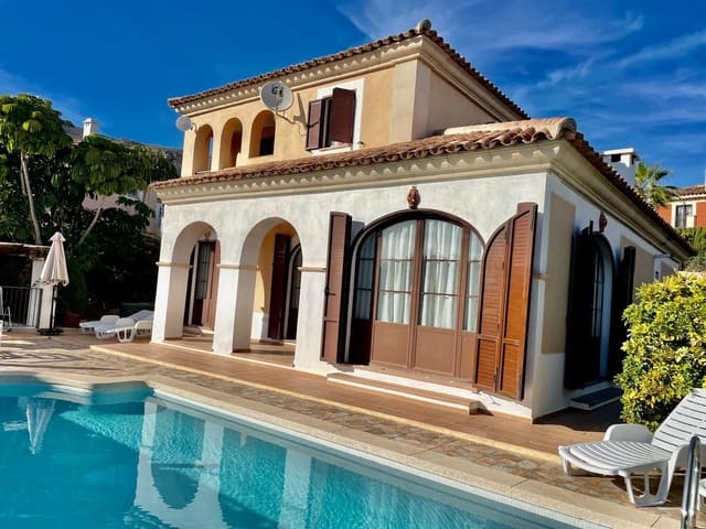 3 bedroom Villa for sale in Finestrat with pool - € 680,000 (Ref: 9118841)