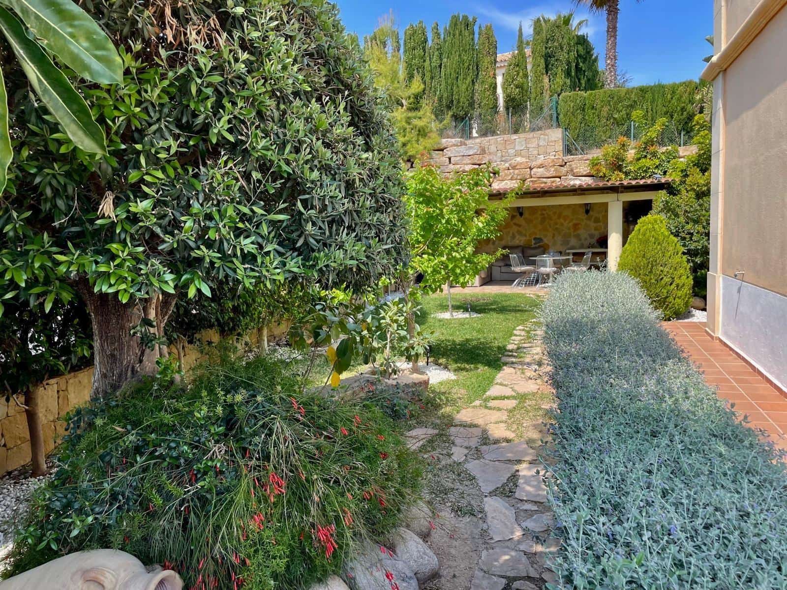 3 bedroom Villa for sale in Finestrat with pool - € 680,000 (Ref: 9118841)