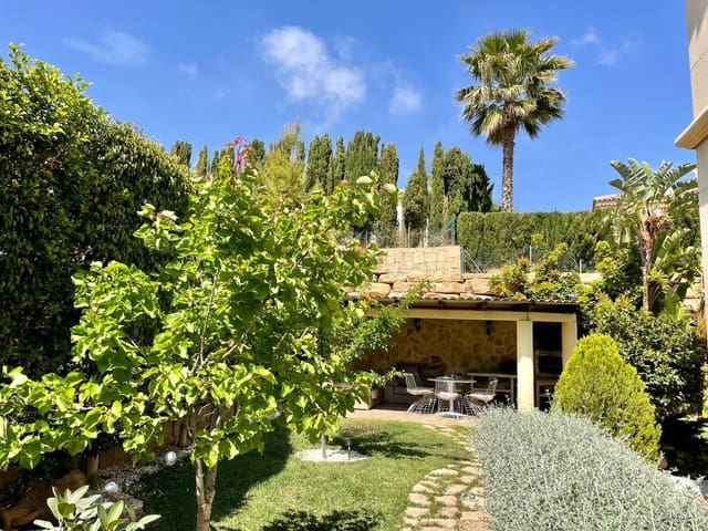 3 bedroom Villa for sale in Finestrat with pool - € 680,000 (Ref: 9118841)