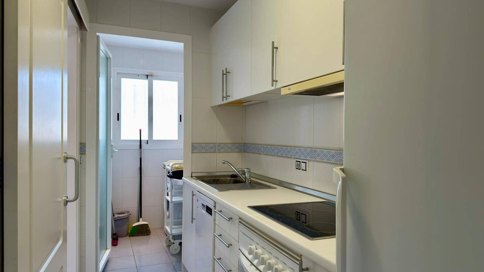 2 bedroom Flat for sale in Benidorm with pool - € 590,000 (Ref: 9125193)