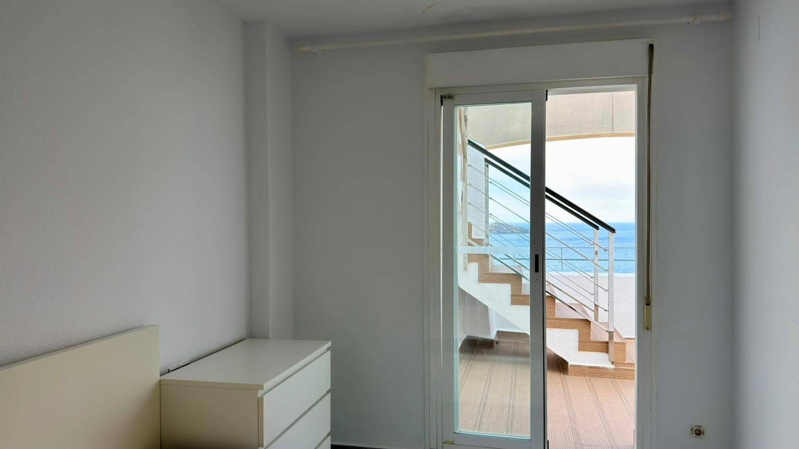 2 bedroom Flat for sale in Benidorm with pool - € 590,000 (Ref: 9125193)