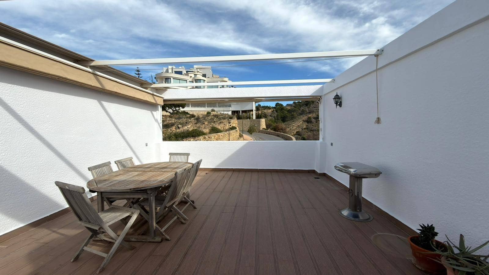 2 bedroom Flat for sale in Benidorm with pool - € 590,000 (Ref: 9125193)