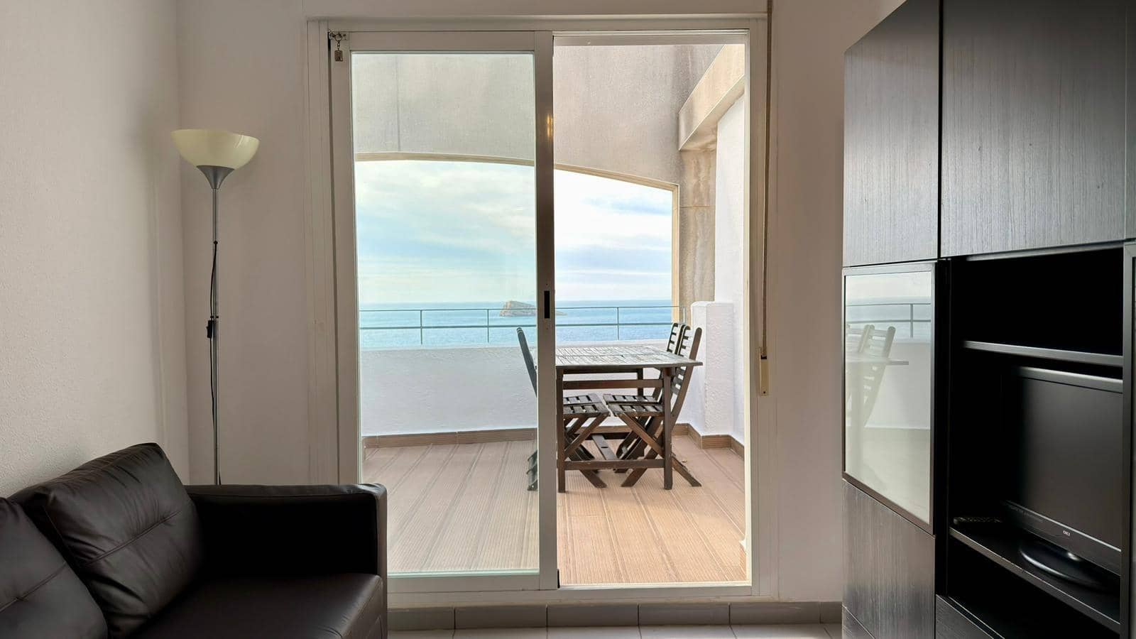 2 bedroom Flat for sale in Benidorm with pool - € 590,000 (Ref: 9125193)