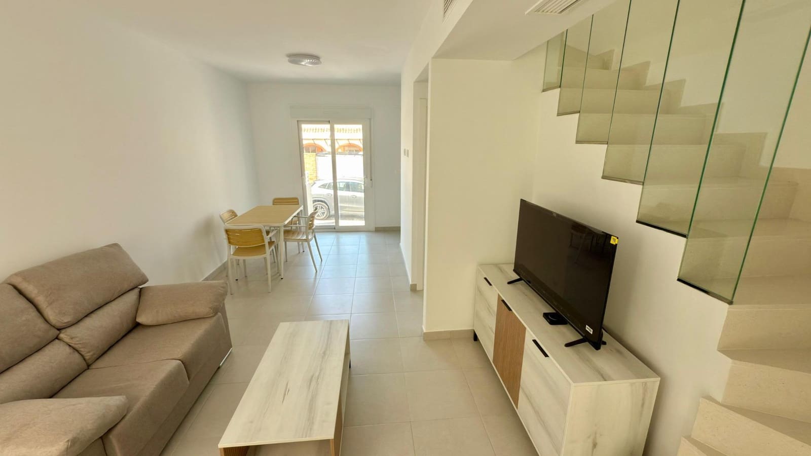 2 soveværelse Lejlighed til leje i Gran Alacant med swimmingpool - € 1.200 (Ref: 9132519)