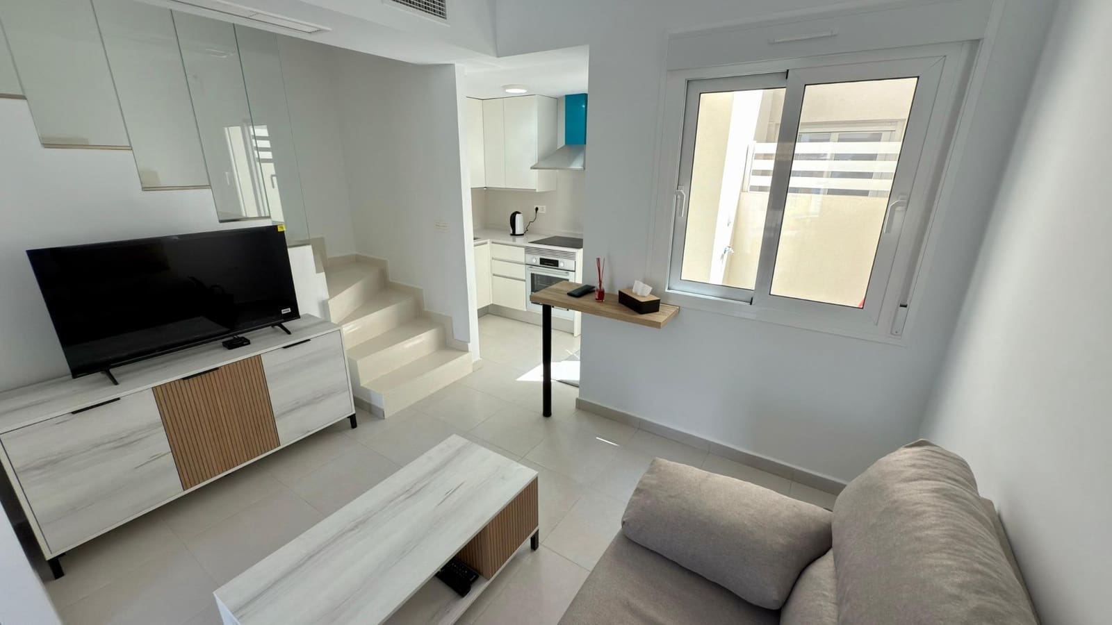 2 soveværelse Lejlighed til leje i Gran Alacant med swimmingpool - € 1.200 (Ref: 9132519)