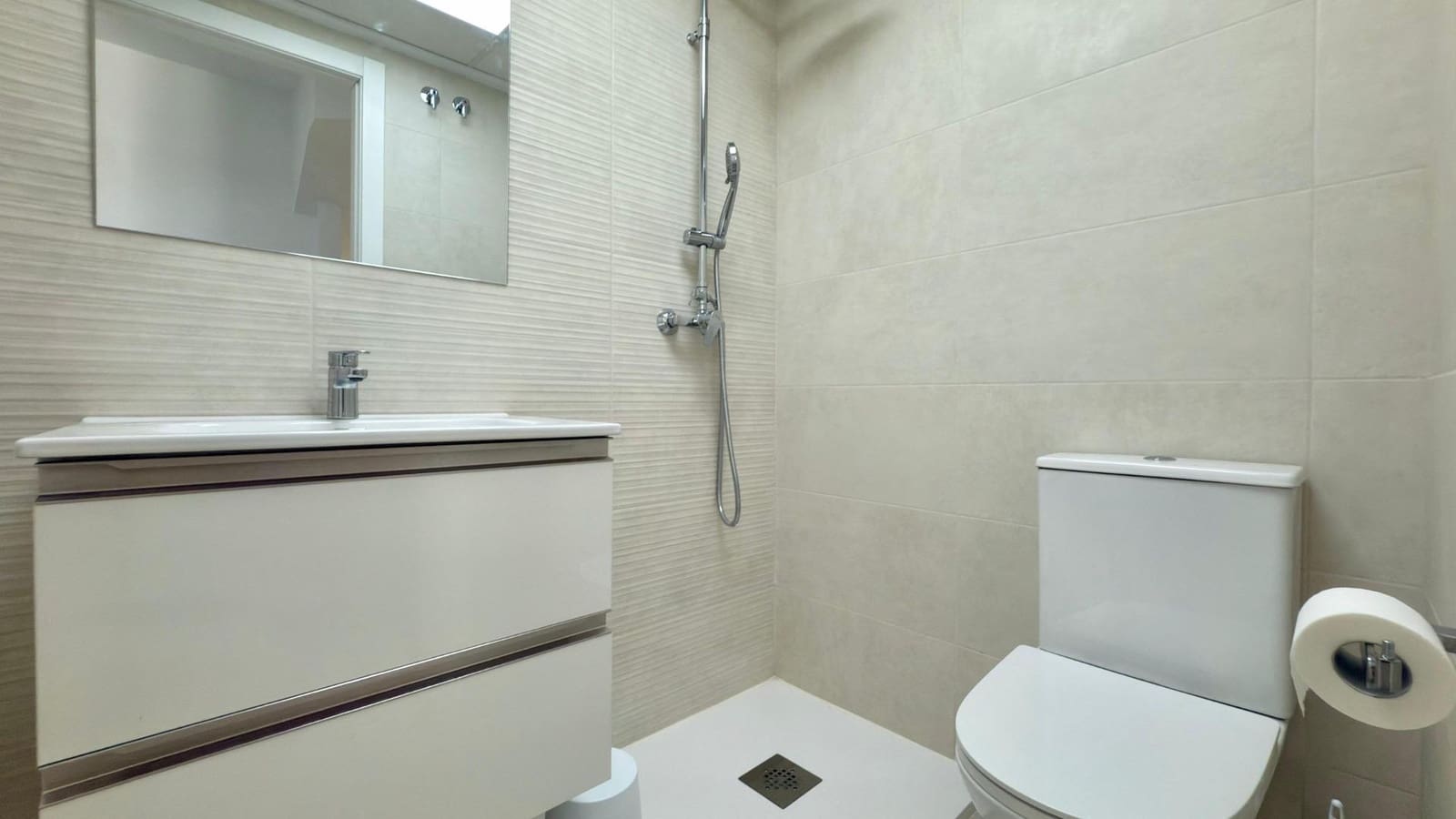 2 soveværelse Lejlighed til leje i Gran Alacant med swimmingpool - € 1.200 (Ref: 9132519)