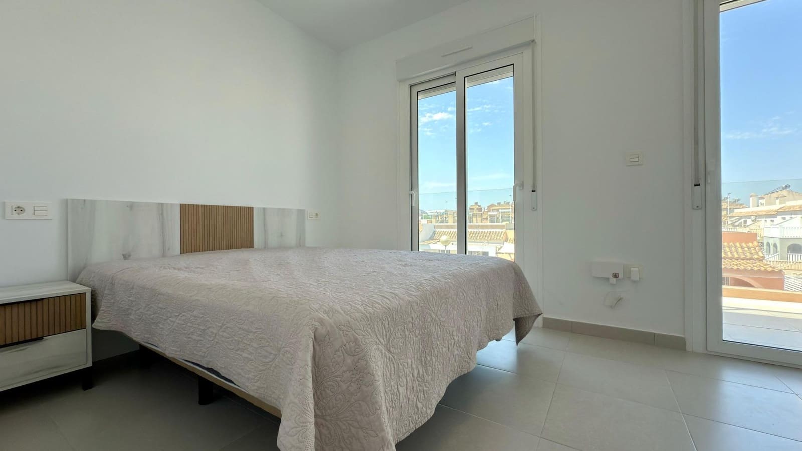 2 soveværelse Lejlighed til leje i Gran Alacant med swimmingpool - € 1.200 (Ref: 9132519)