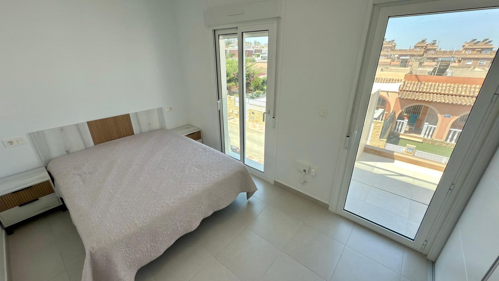 2 soveværelse Lejlighed til leje i Gran Alacant med swimmingpool - € 1.200 (Ref: 9132519)