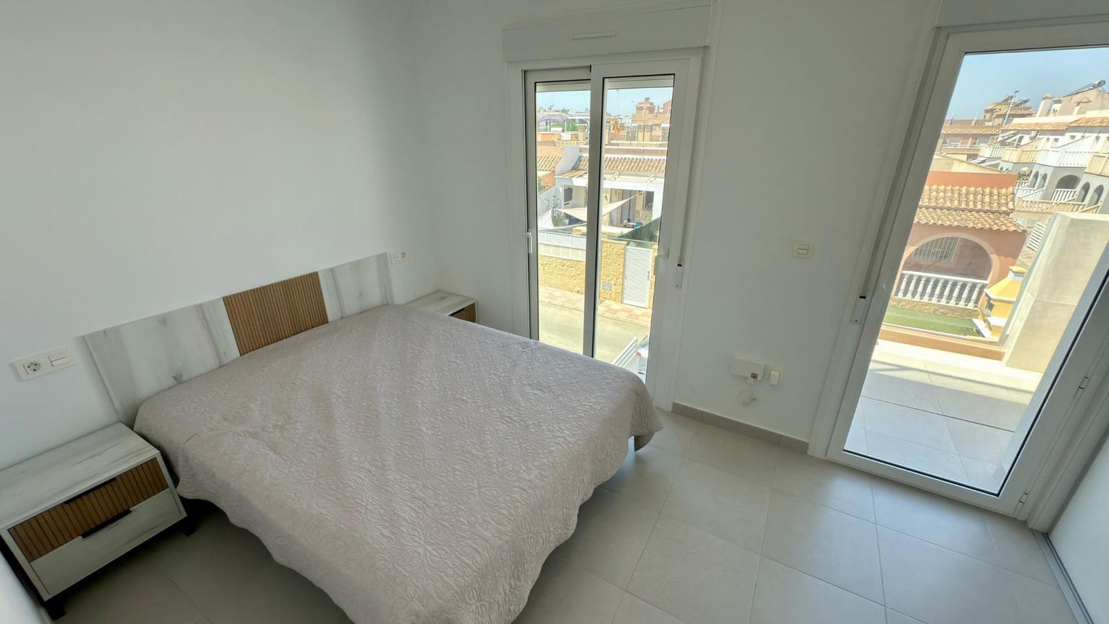 2 soveværelse Lejlighed til leje i Gran Alacant med swimmingpool - € 1.200 (Ref: 9132519)