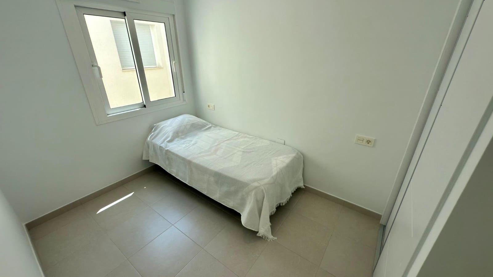 2 soveværelse Lejlighed til leje i Gran Alacant med swimmingpool - € 1.200 (Ref: 9132519)