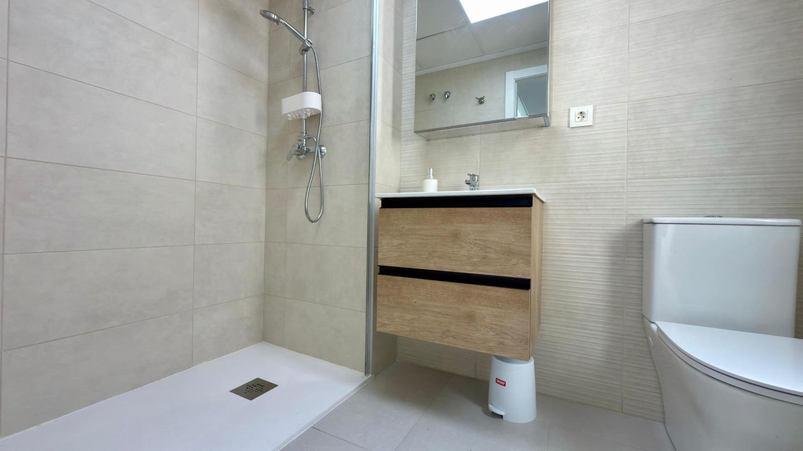 2 soveværelse Lejlighed til leje i Gran Alacant med swimmingpool - € 1.200 (Ref: 9132519)