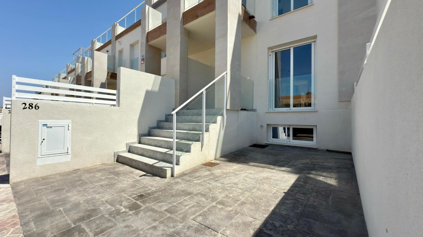 2 soveværelse Lejlighed til leje i Gran Alacant med swimmingpool - € 1.200 (Ref: 9132519)