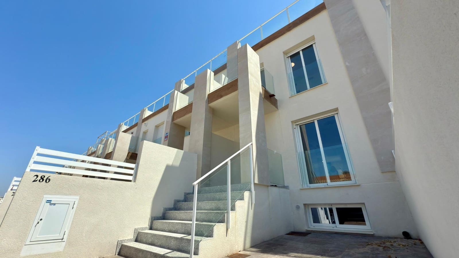 2 soveværelse Lejlighed til leje i Gran Alacant med swimmingpool - € 1.200 (Ref: 9132519)