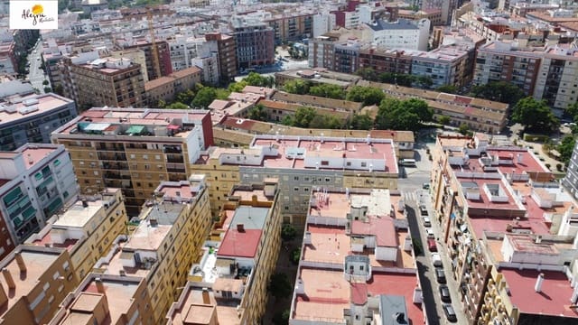 2 soveværelse Lejlighed til salg i Torrefiel, Valencia by - € 176.000 (Ref: 9149396)