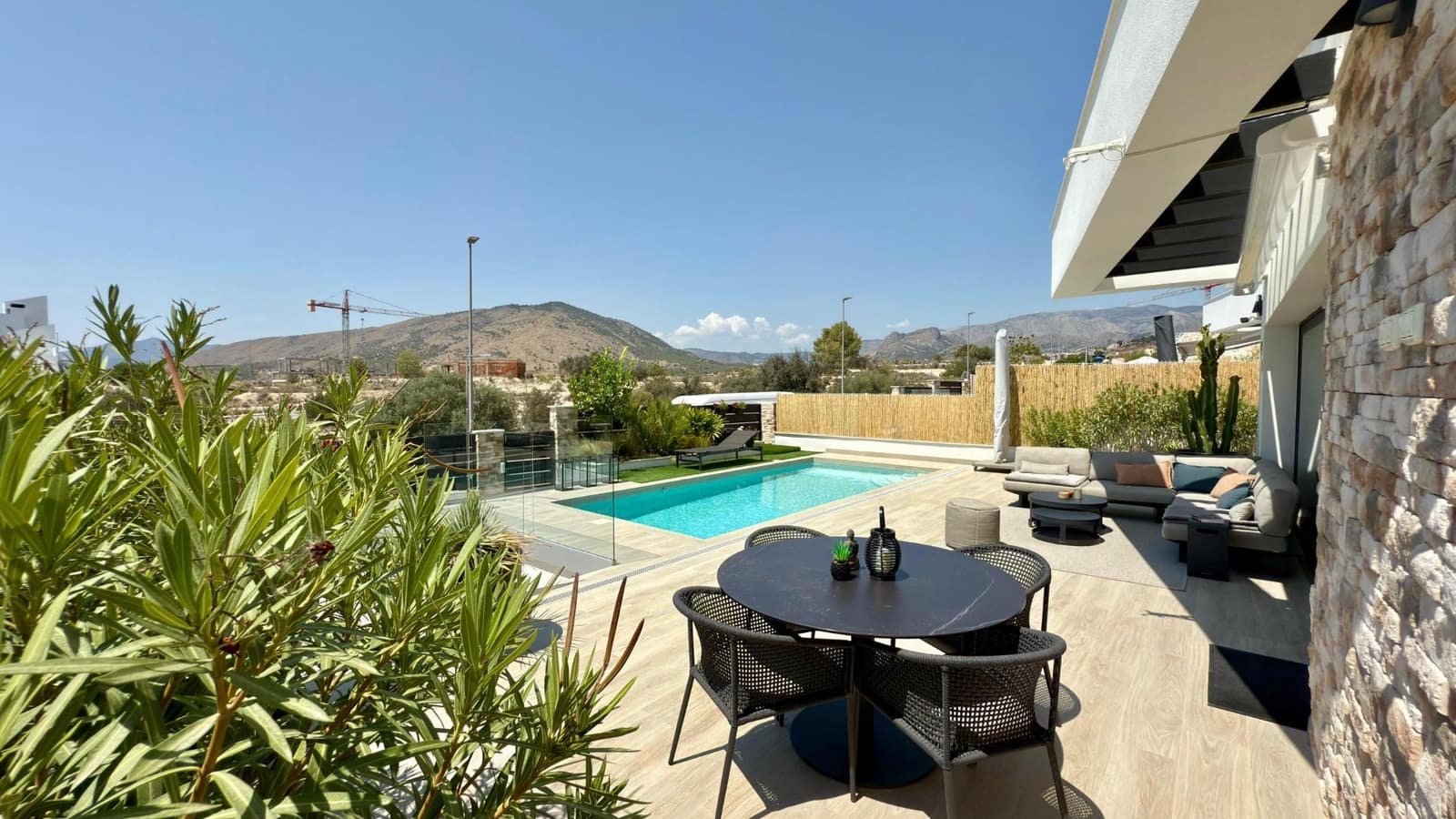 3 bedroom Villa for sale in Finestrat with pool - € 680,000 (Ref: 9169620)