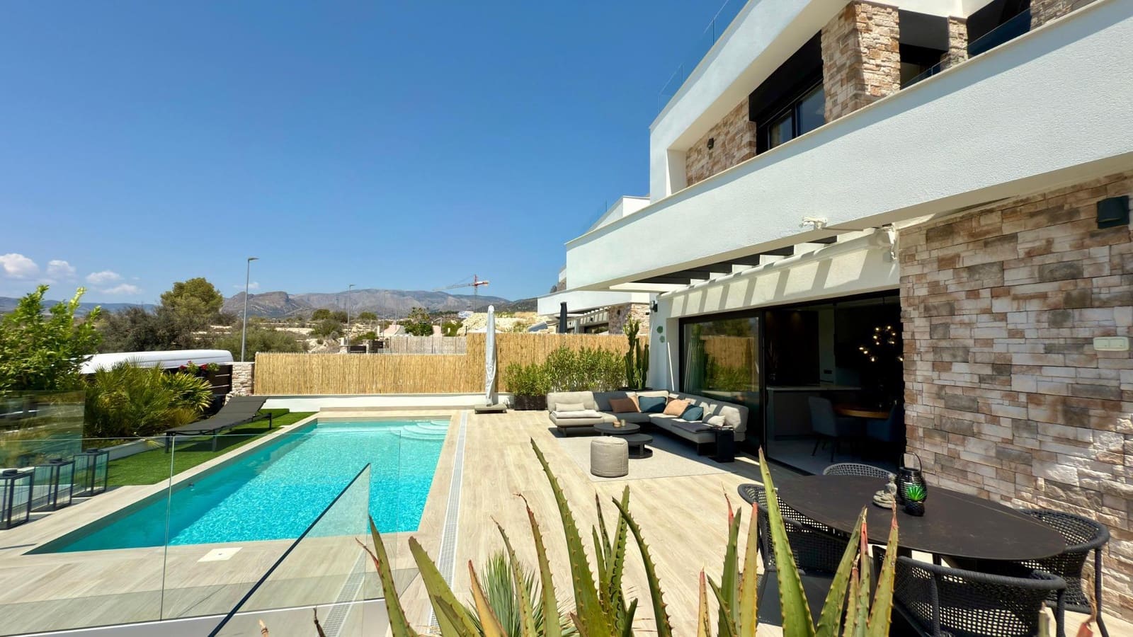 3 bedroom Villa for sale in Finestrat with pool - € 680,000 (Ref: 9169620)