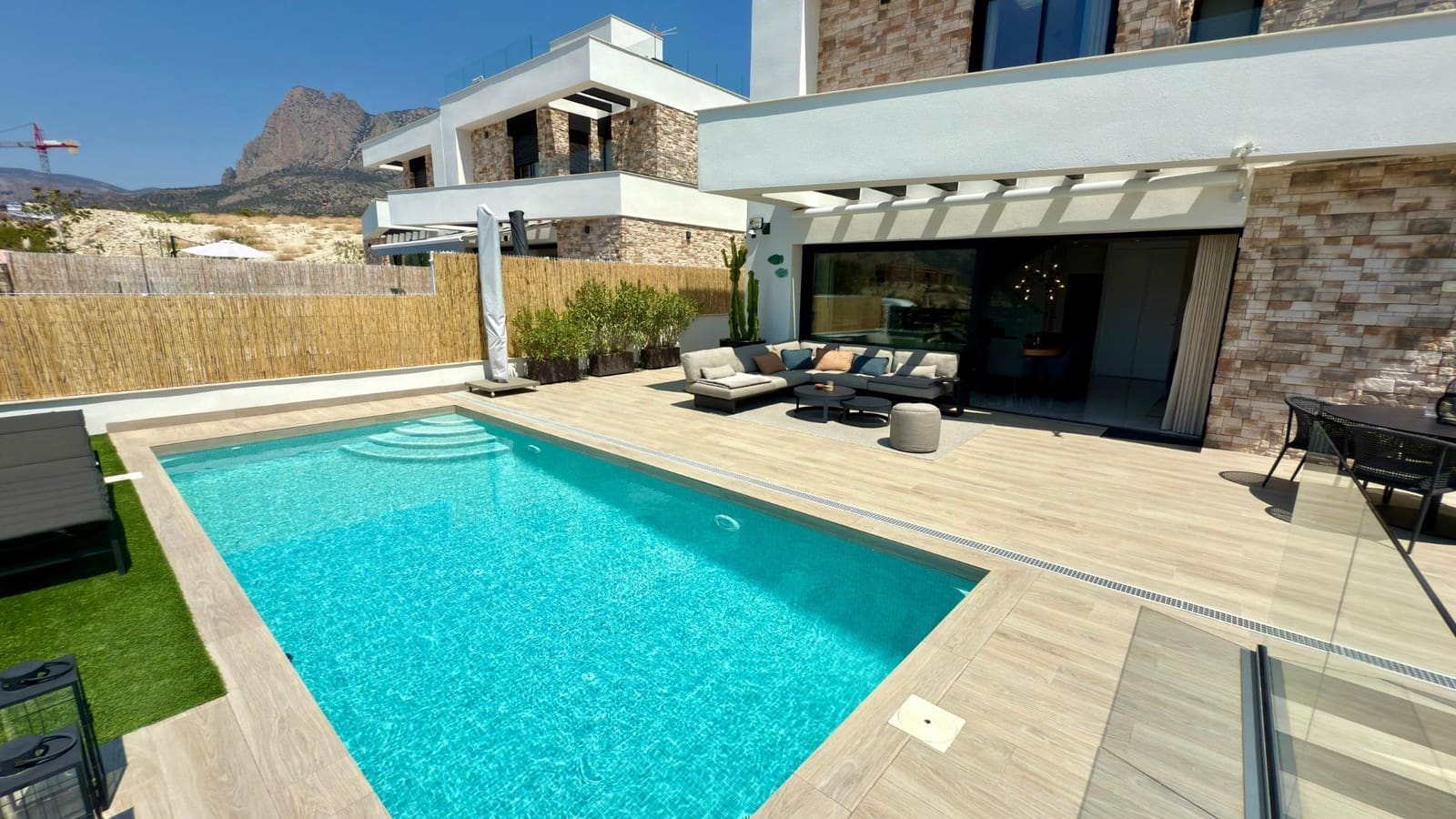 3 bedroom Villa for sale in Finestrat with pool - € 680,000 (Ref: 9169620)
