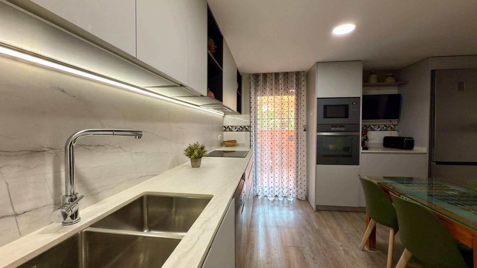 4 soveværelse Rækkehus til salg i Alicante by med swimmingpool garage - € 699.000 (Ref: 9170811)