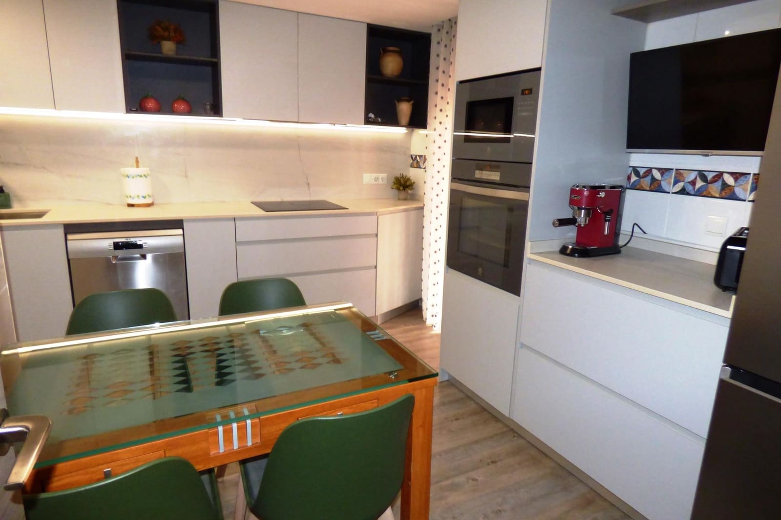 4 soveværelse Rækkehus til salg i Alicante by med swimmingpool garage - € 699.000 (Ref: 9170811)