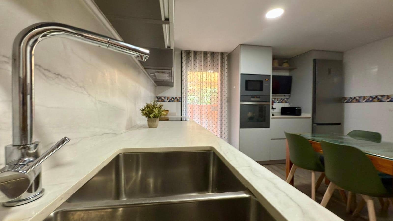 4 soveværelse Rækkehus til salg i Alicante by med swimmingpool garage - € 699.000 (Ref: 9170811)