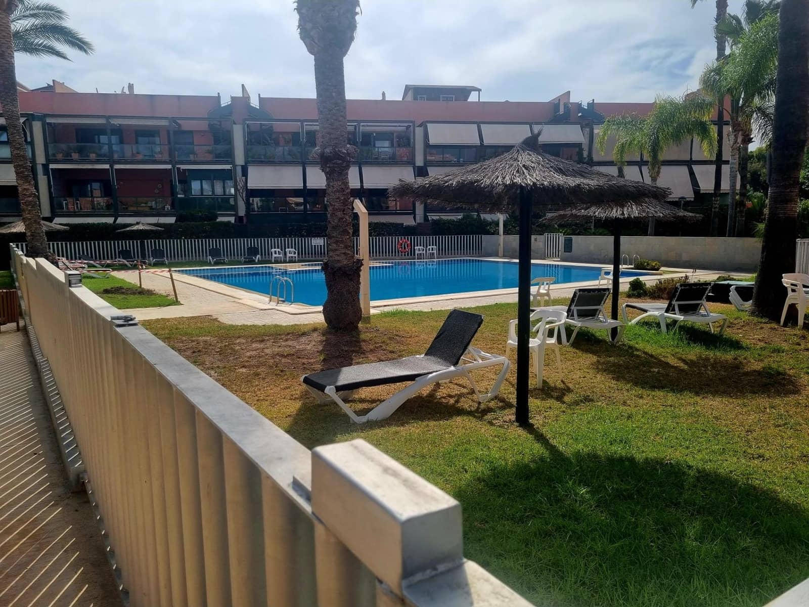 4 soveværelse Rækkehus til salg i Alicante by med swimmingpool garage - € 699.000 (Ref: 9170811)