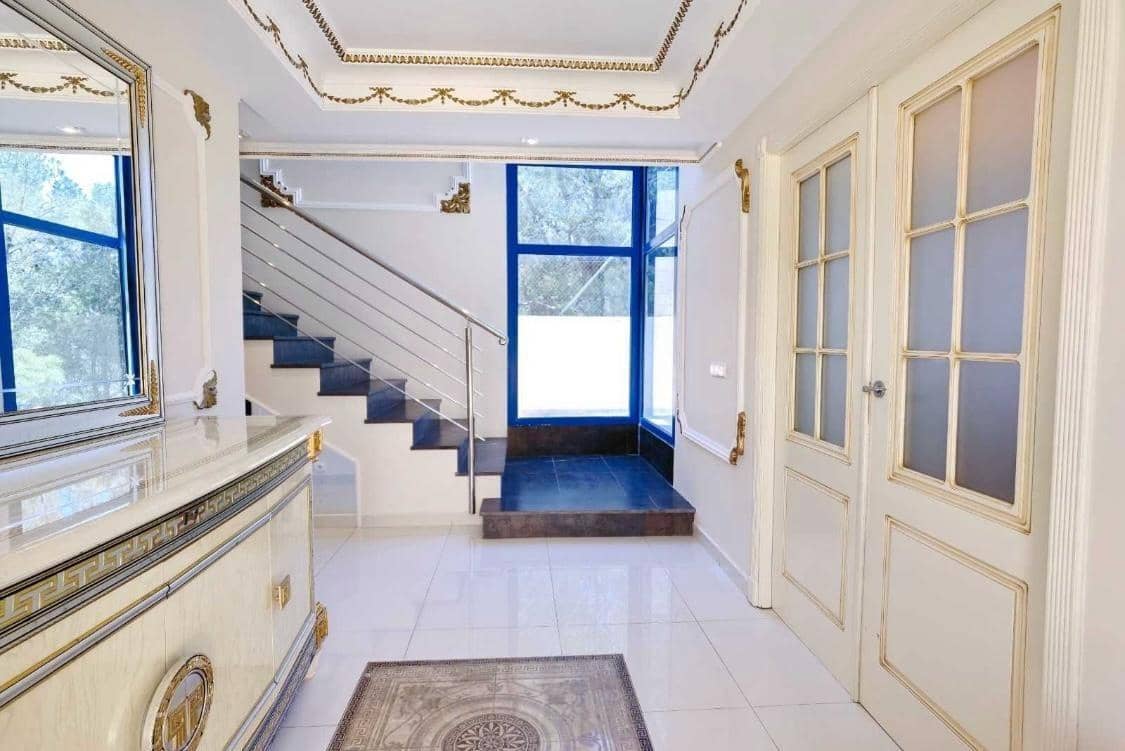 5 bedroom Villa for sale in Altea with pool garage - € 970,000 (Ref: 9174597)