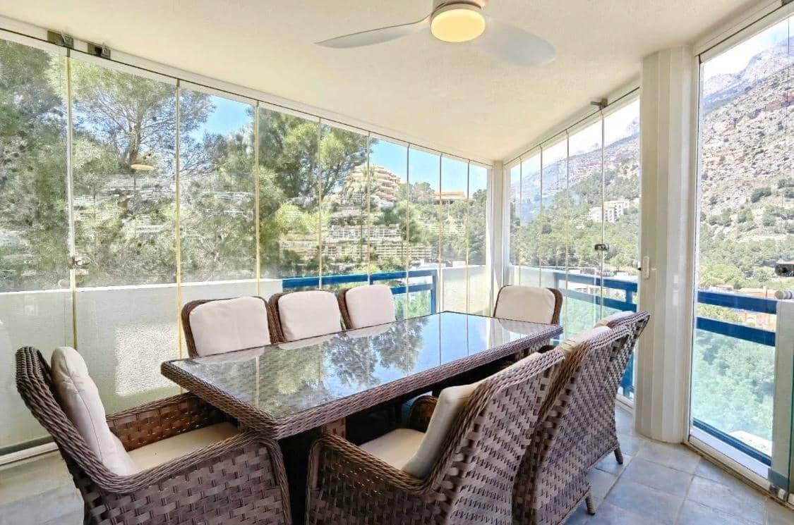 5 bedroom Villa for sale in Altea with pool garage - € 970,000 (Ref: 9174597)