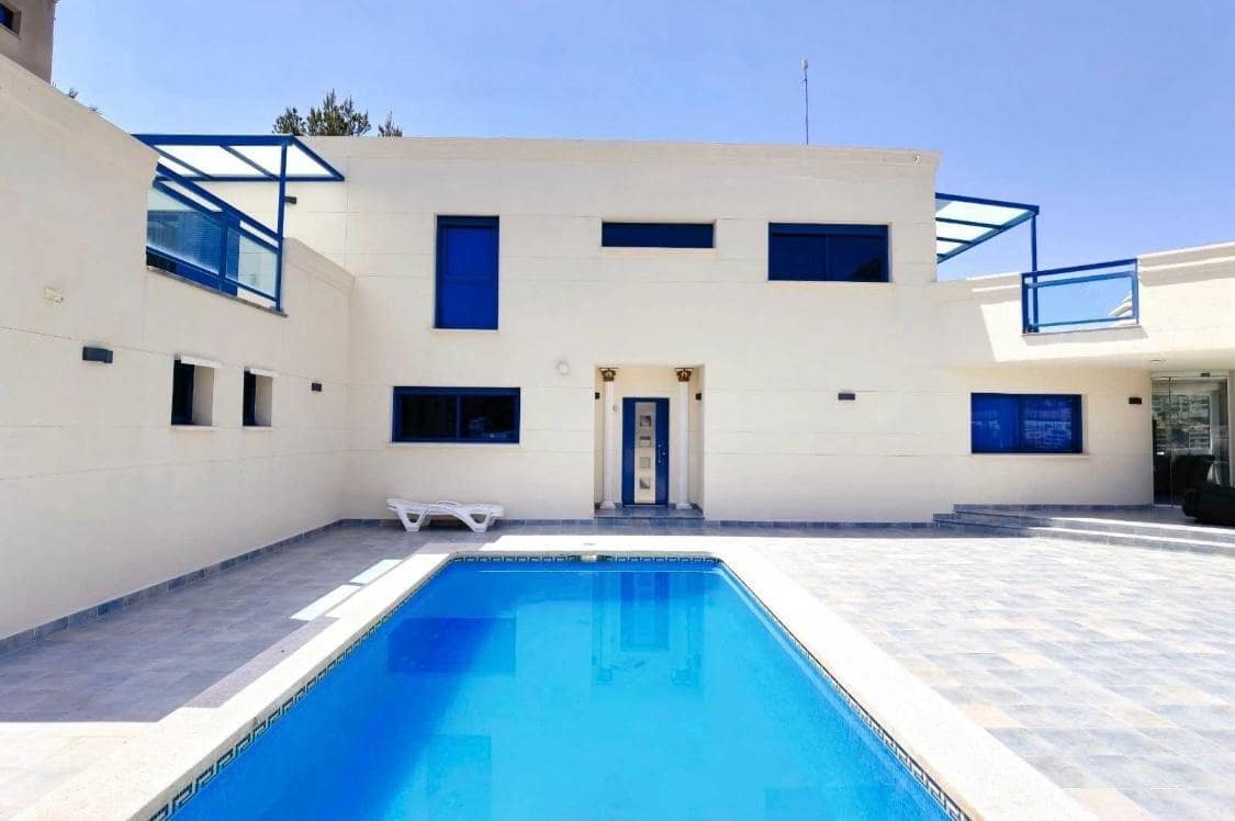 5 bedroom Villa for sale in Altea with pool garage - € 970,000 (Ref: 9174597)