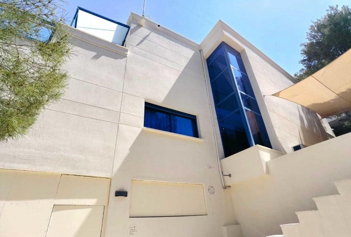 5 bedroom Villa for sale in Altea with pool garage - € 970,000 (Ref: 9174597)