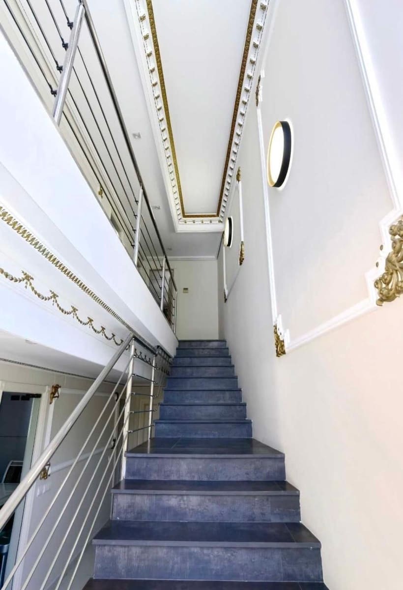 5 bedroom Villa for sale in Altea with pool garage - € 970,000 (Ref: 9174597)