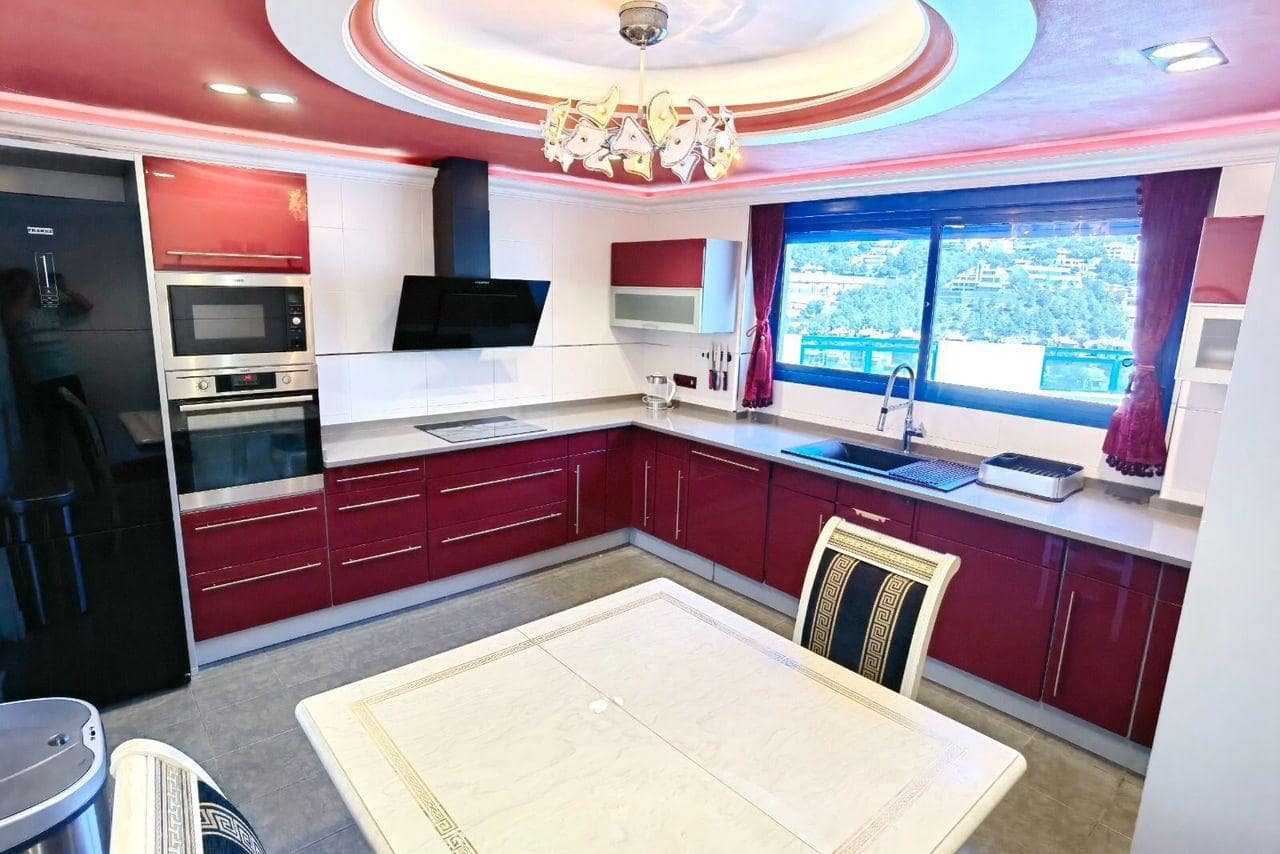 5 bedroom Villa for sale in Altea with pool garage - € 970,000 (Ref: 9174597)