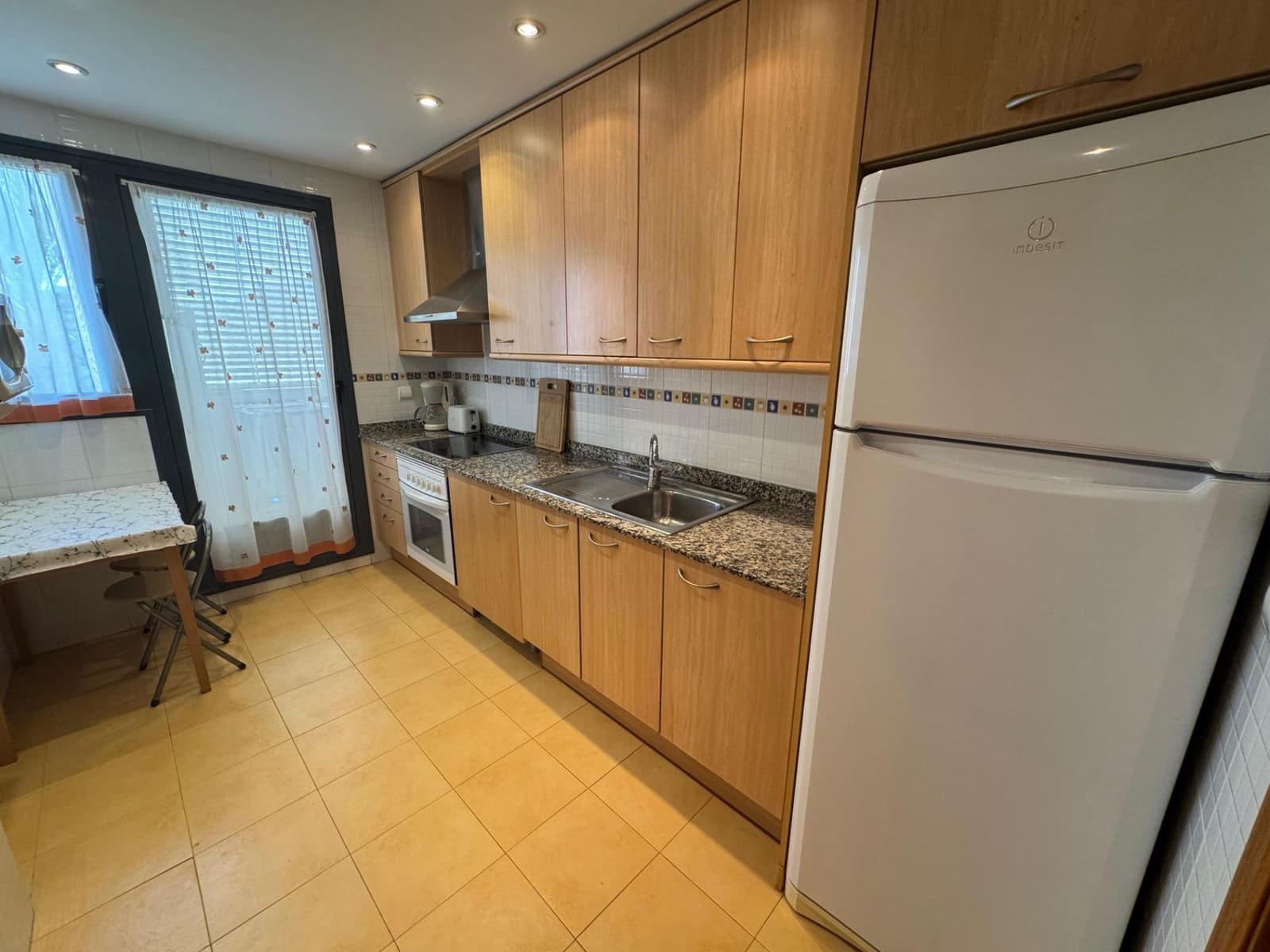 Appartement de 3 chambres à louer à Playa de San Juan avec piscine garage - 1 200 € (Ref: 9185531)