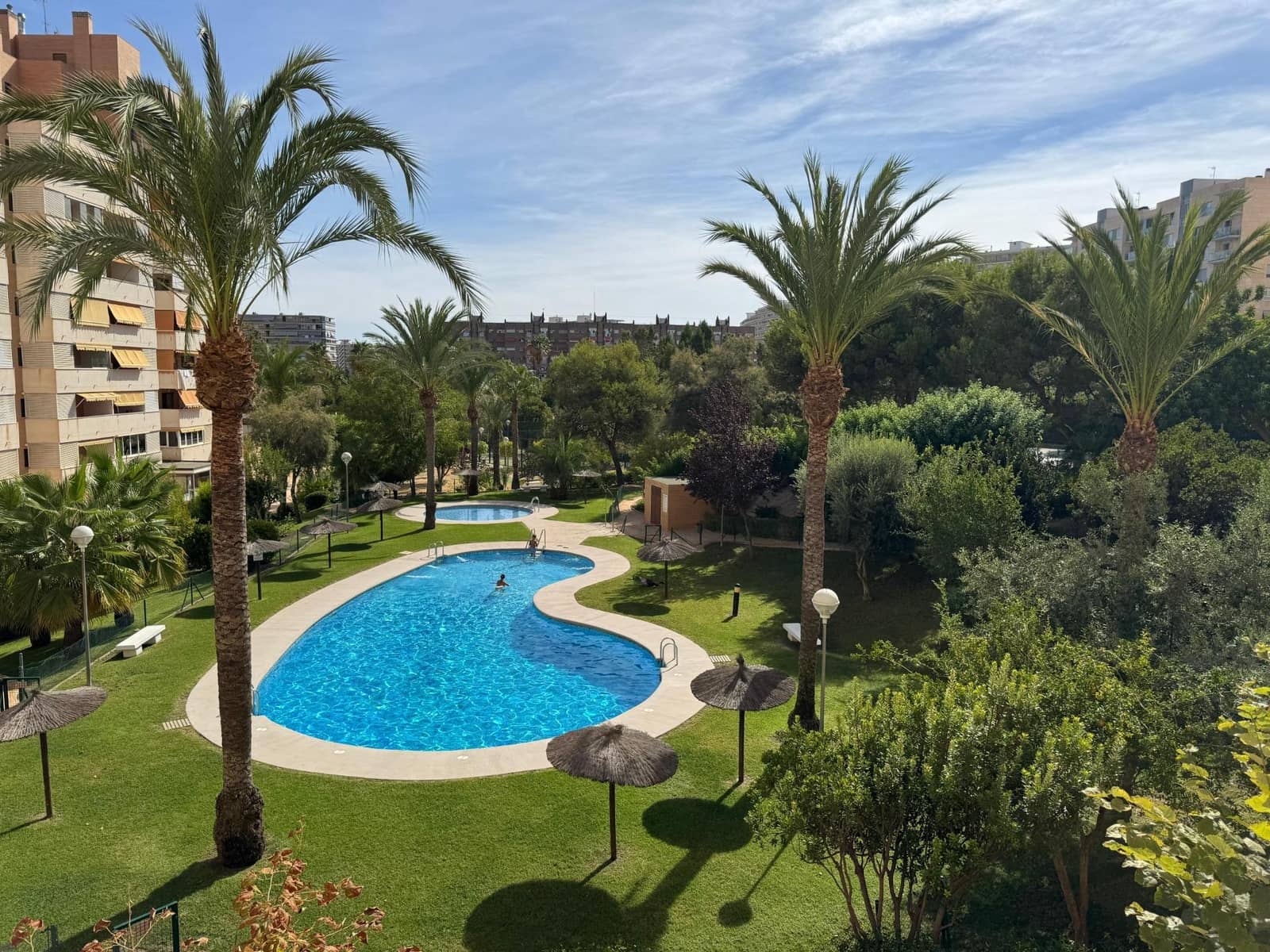 Appartement de 3 chambres à louer à Playa de San Juan avec piscine garage - 1 200 € (Ref: 9185531)