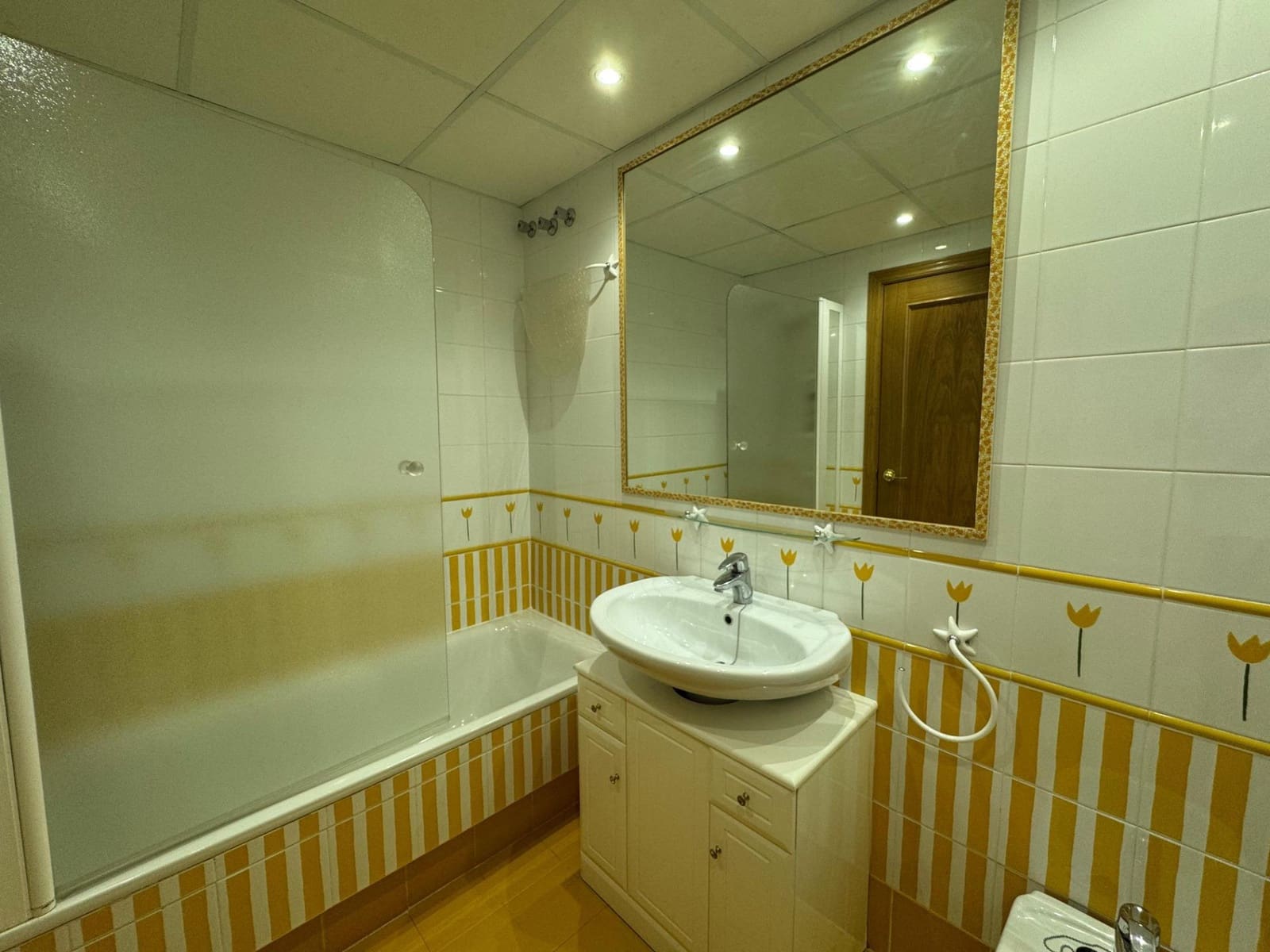 Appartement de 3 chambres à louer à Playa de San Juan avec piscine garage - 1 200 € (Ref: 9185531)